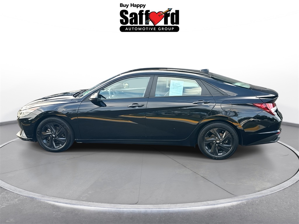 2023 Hyundai Elantra SEL photo 3