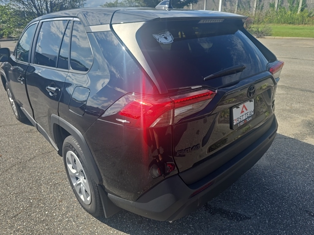 2023 Toyota RAV4 LE photo 6