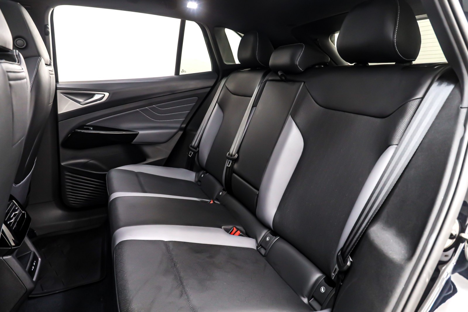 2023 Volkswagen ID.4 Pro S photo 3