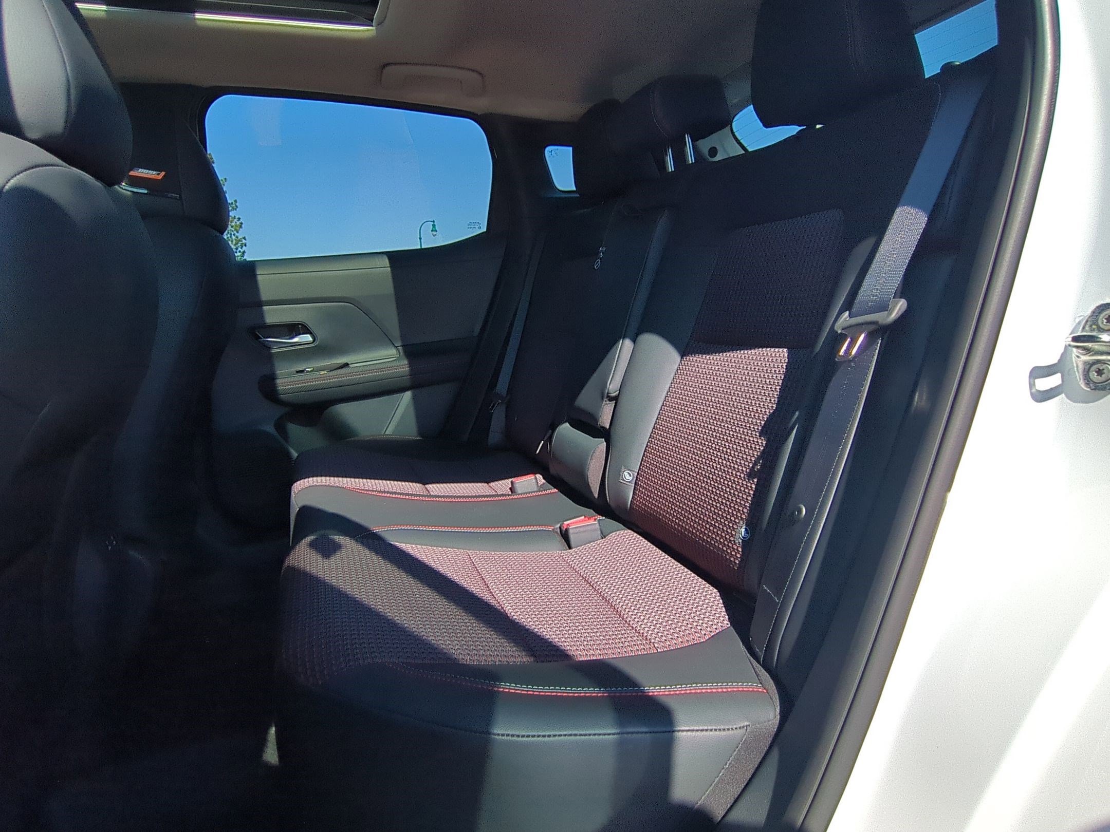 2025 Nissan Kicks SR photo 16