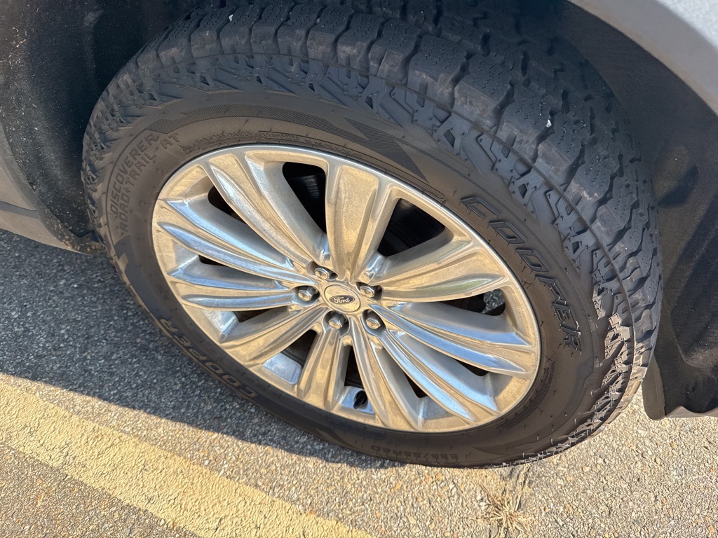 2020 Ford Explorer Limited photo 3