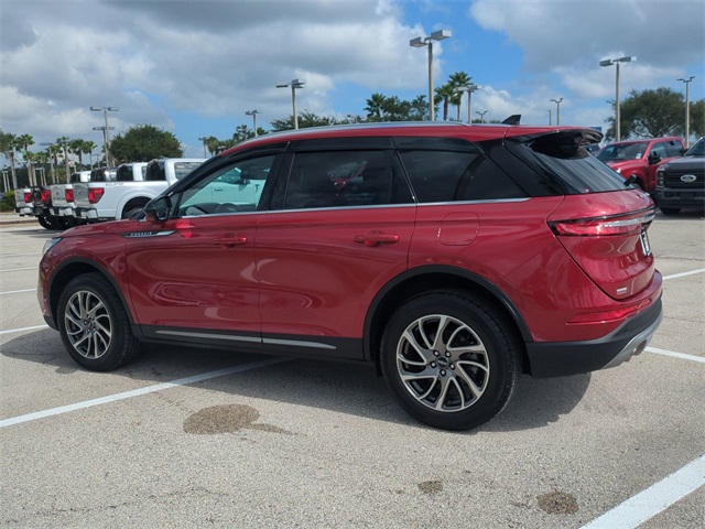 2022 Lincoln Corsair Standard photo 5