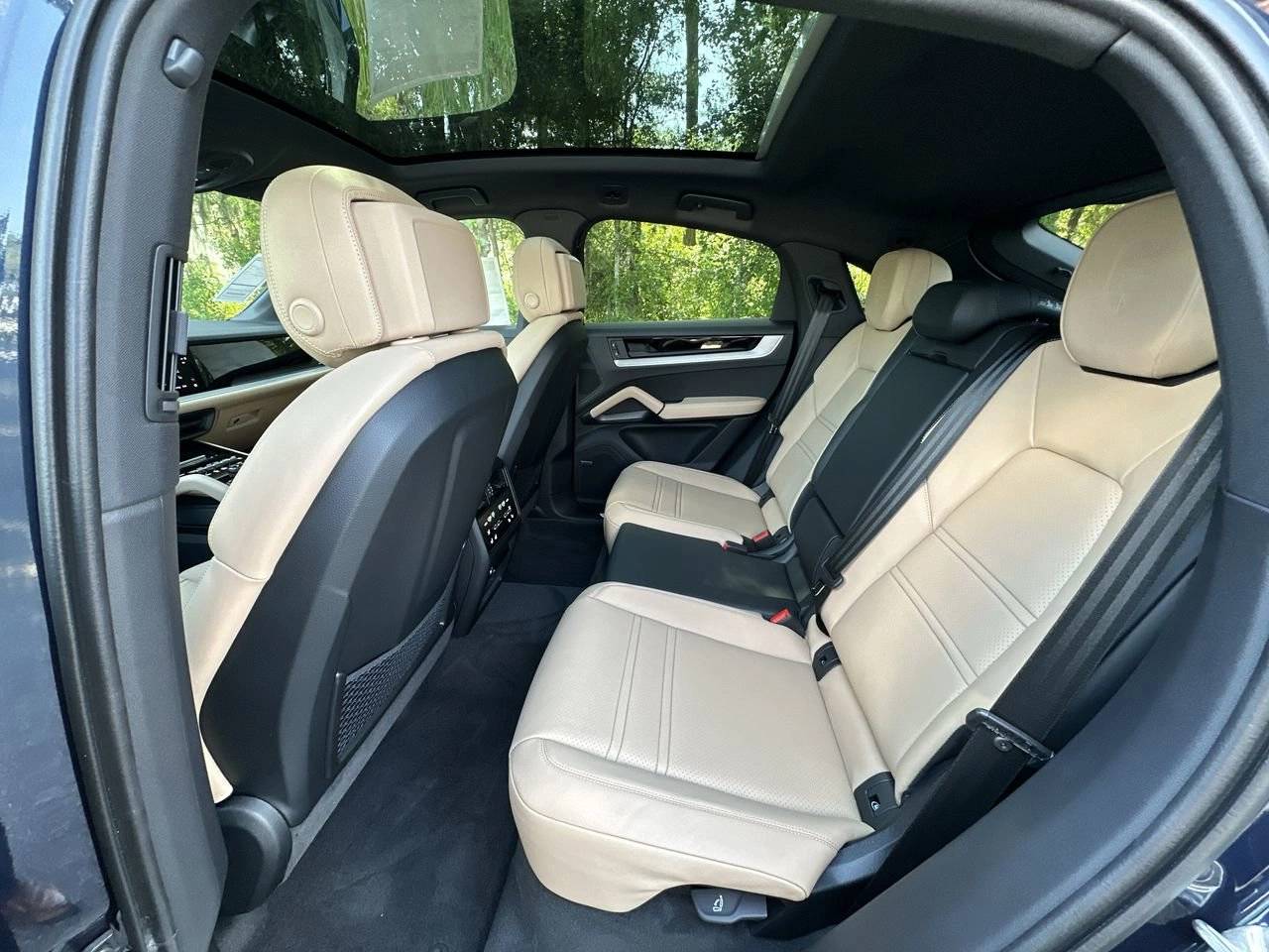 2025 Porsche Cayenne Coupe photo 27