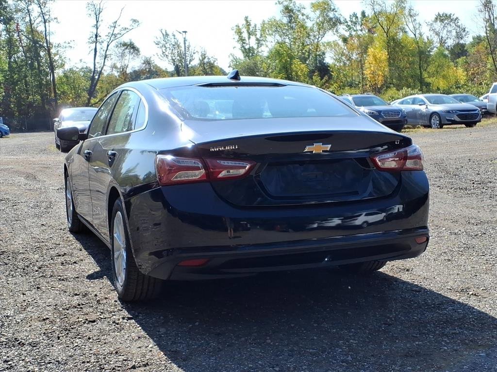 2022 Chevrolet Malibu photo 3