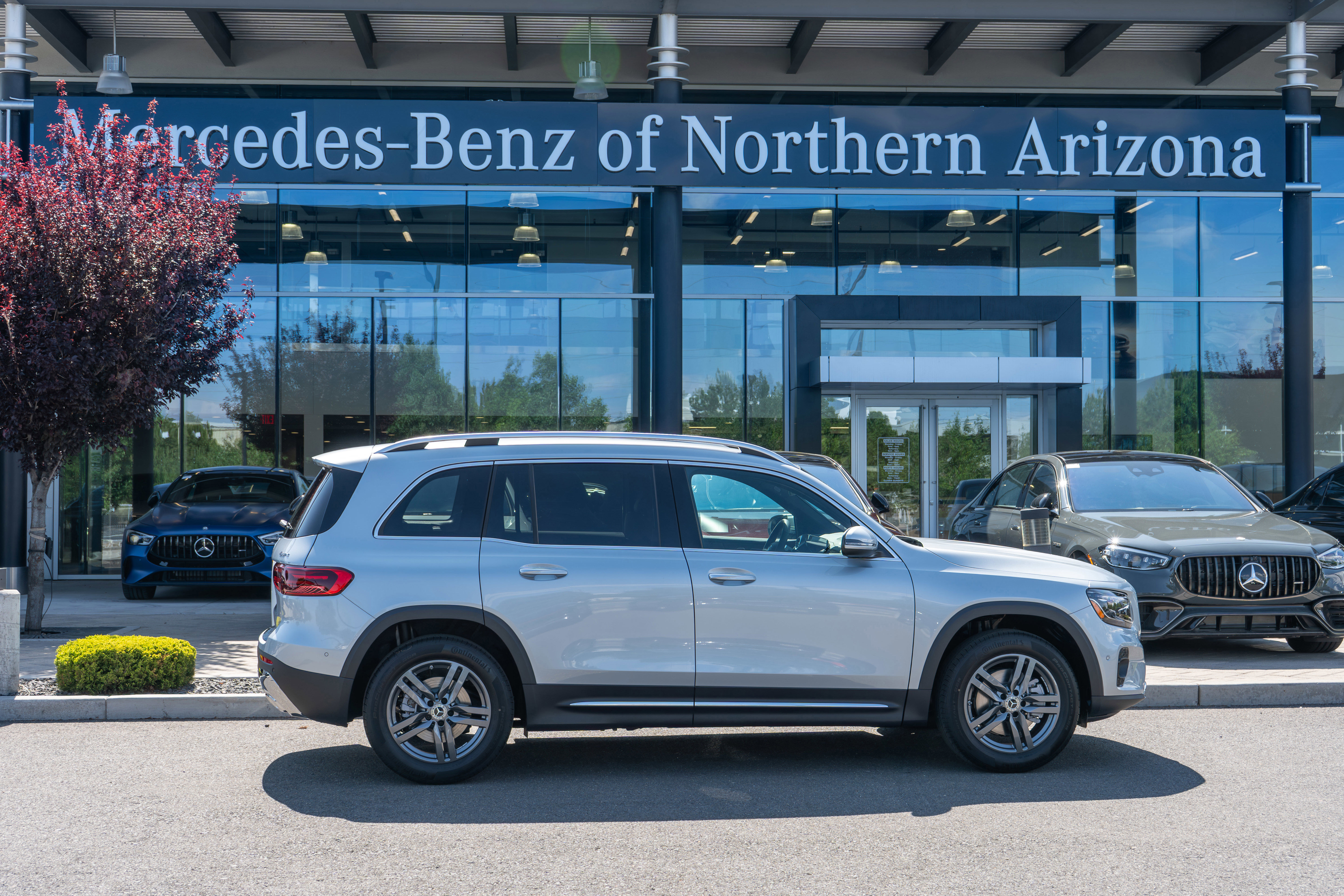 2025 Mercedes-Benz GLB Base's photo