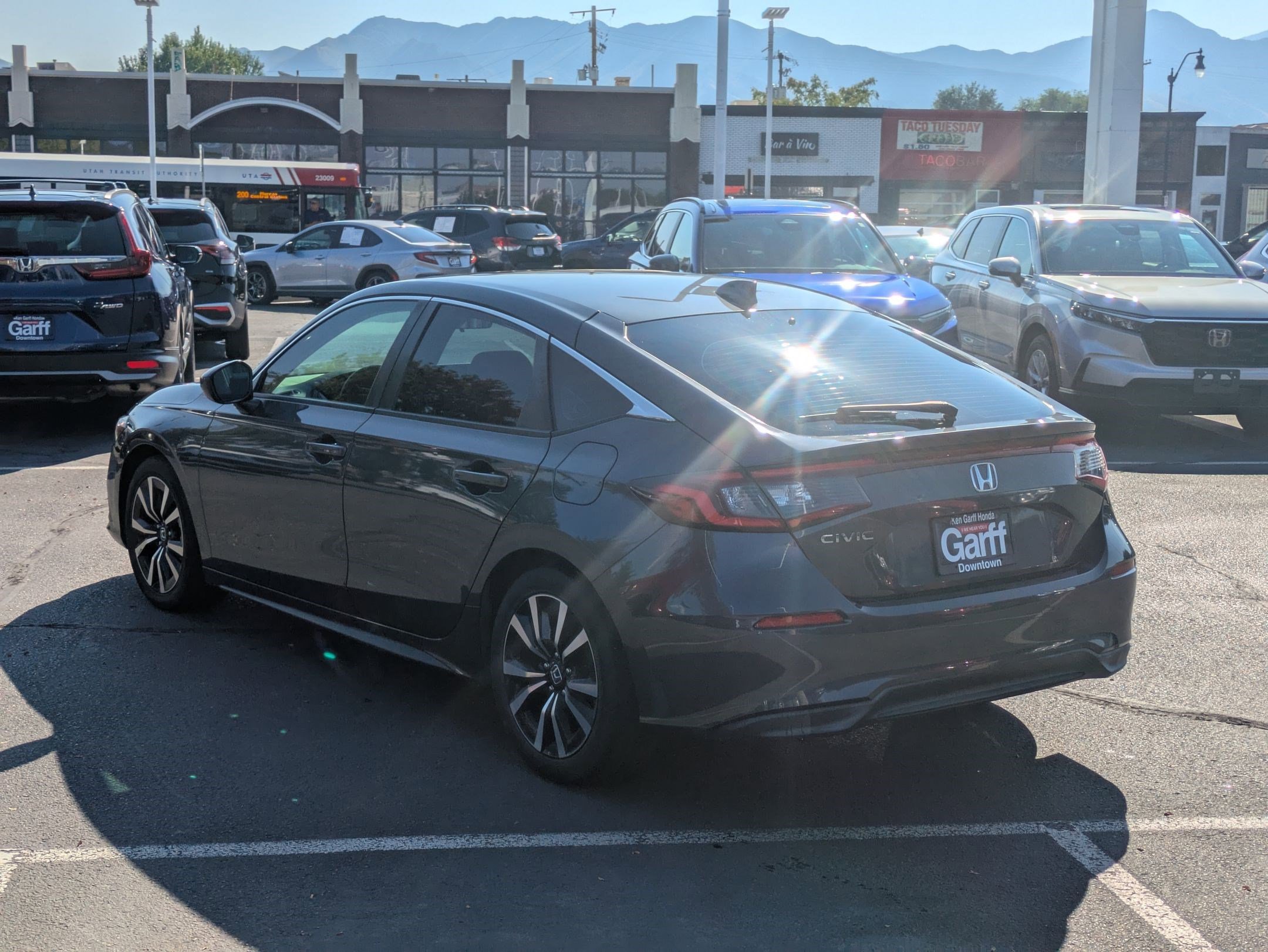 2022 Honda Civic Hatchback EX-L photo 3