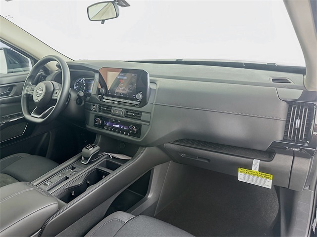 2025 Nissan Pathfinder S photo 25