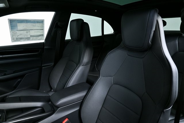 2025 Porsche Macan Electric photo 5