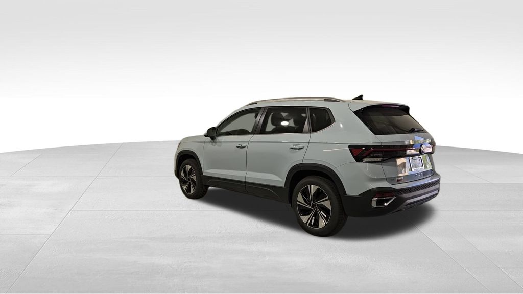 2025 Volkswagen Taos SE photo 3