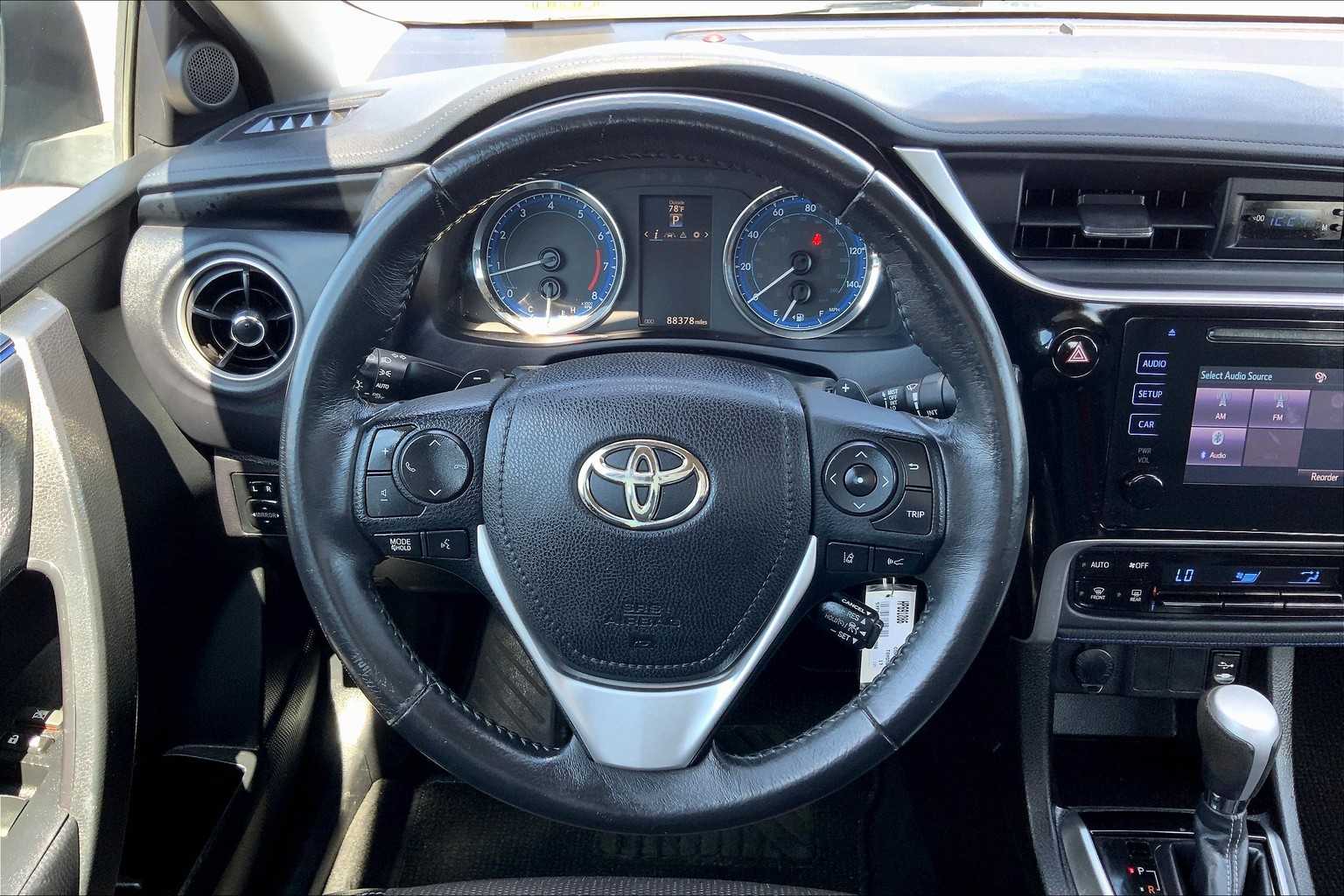 2017 Toyota Corolla SE photo 5