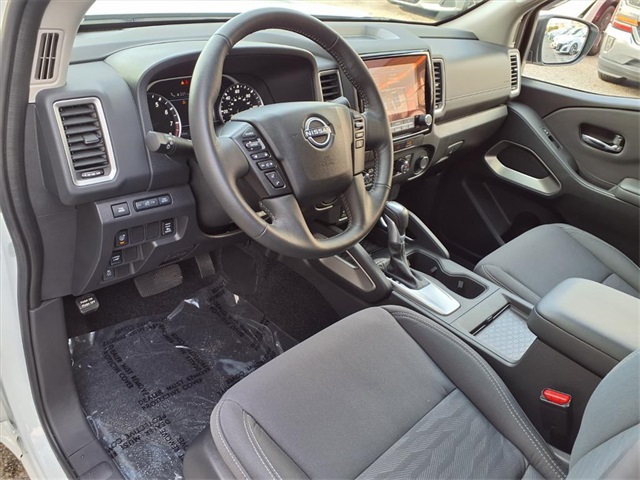 2024 Nissan Frontier SV photo 2