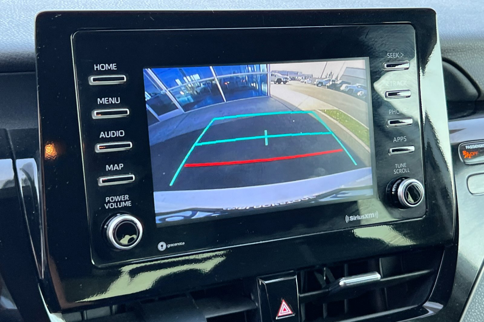2022 Toyota Camry Hybrid LE photo 16