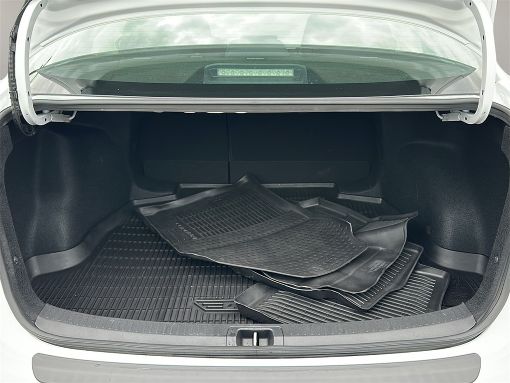 2023 Toyota Corolla SE photo 17