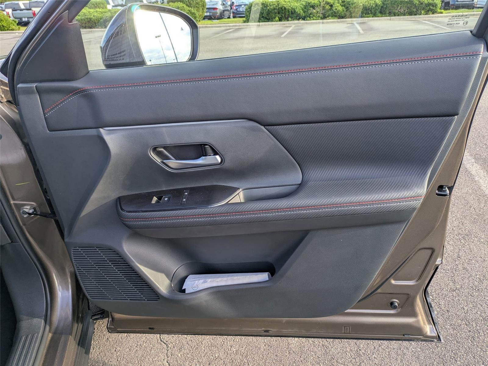 2026 Nissan Kicks SR photo 30