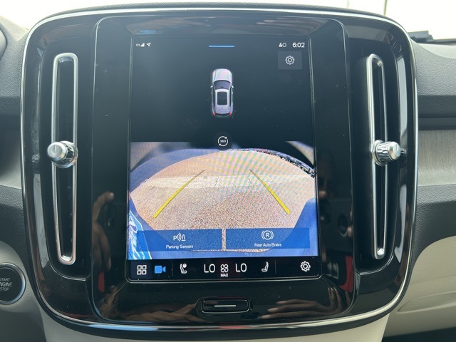 2024 Volvo XC40 Plus photo 10