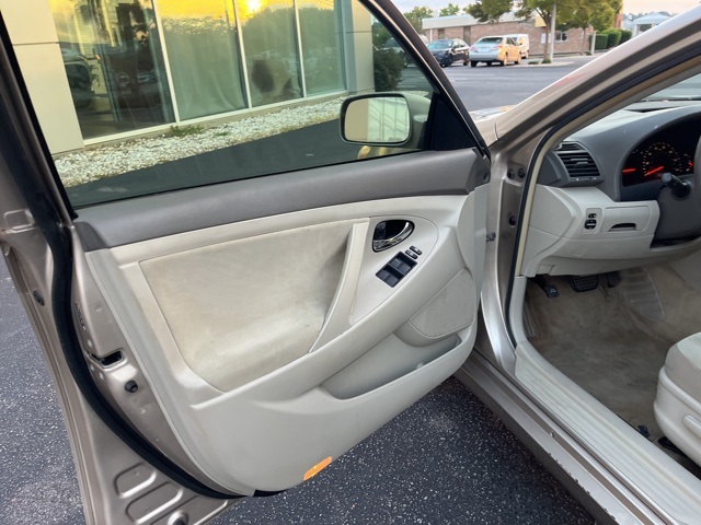 2007 Toyota Camry LE photo 4