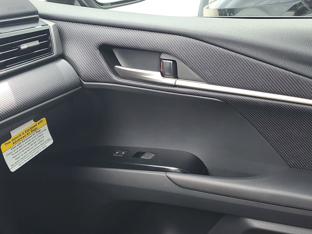2025 Toyota Camry SE photo 19