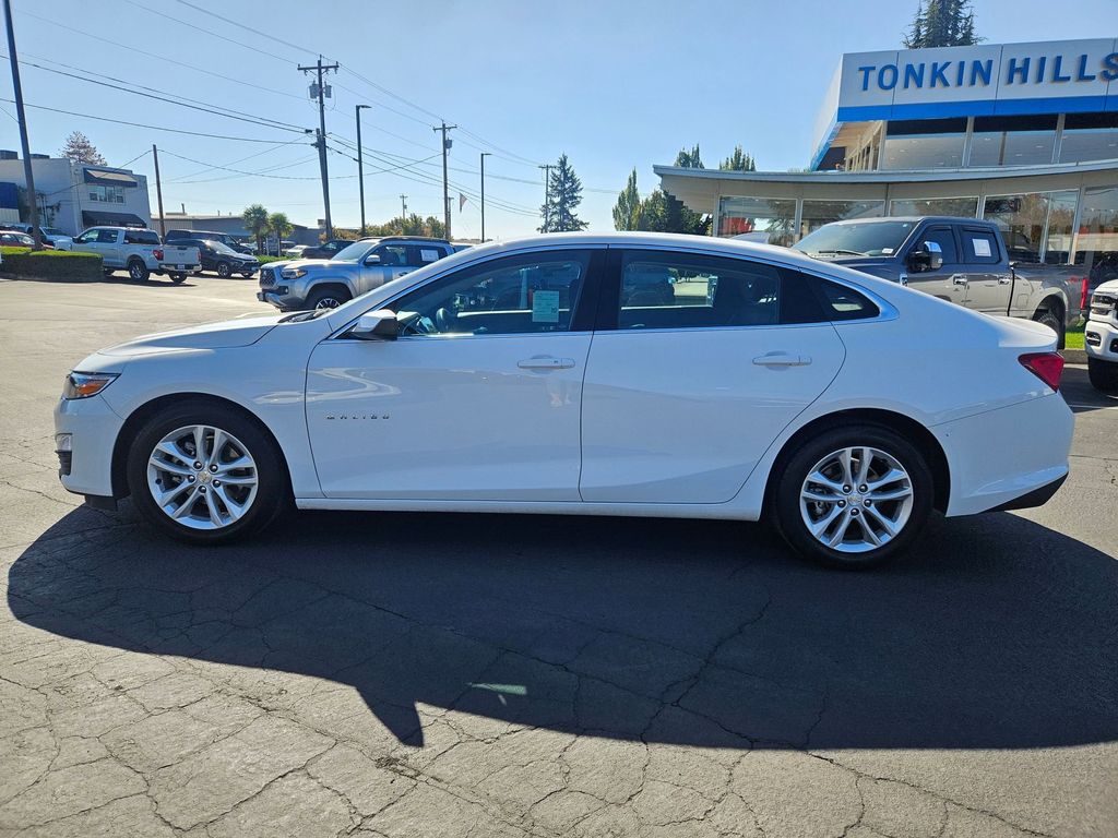 2023 Chevrolet Malibu 1LT photo 3