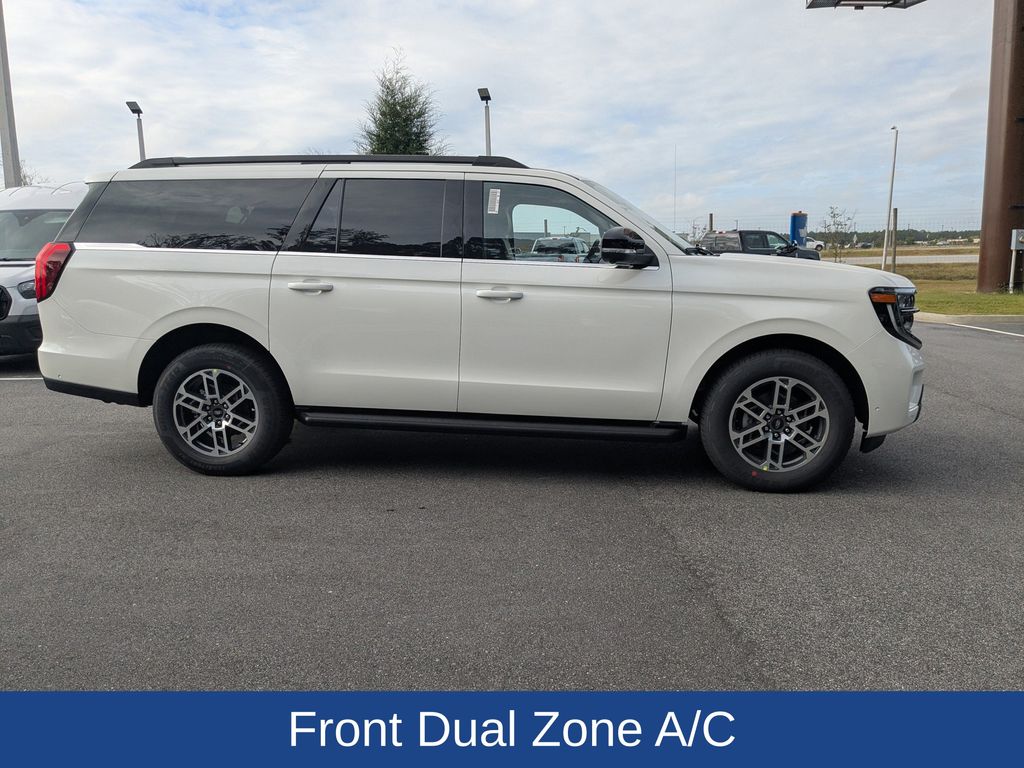 2025 Ford Expedition MAX photo 3