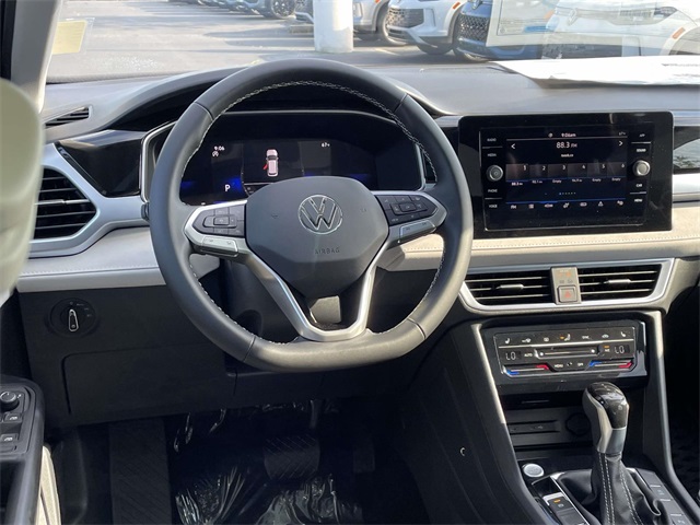 2025 Volkswagen Taos SE photo 12