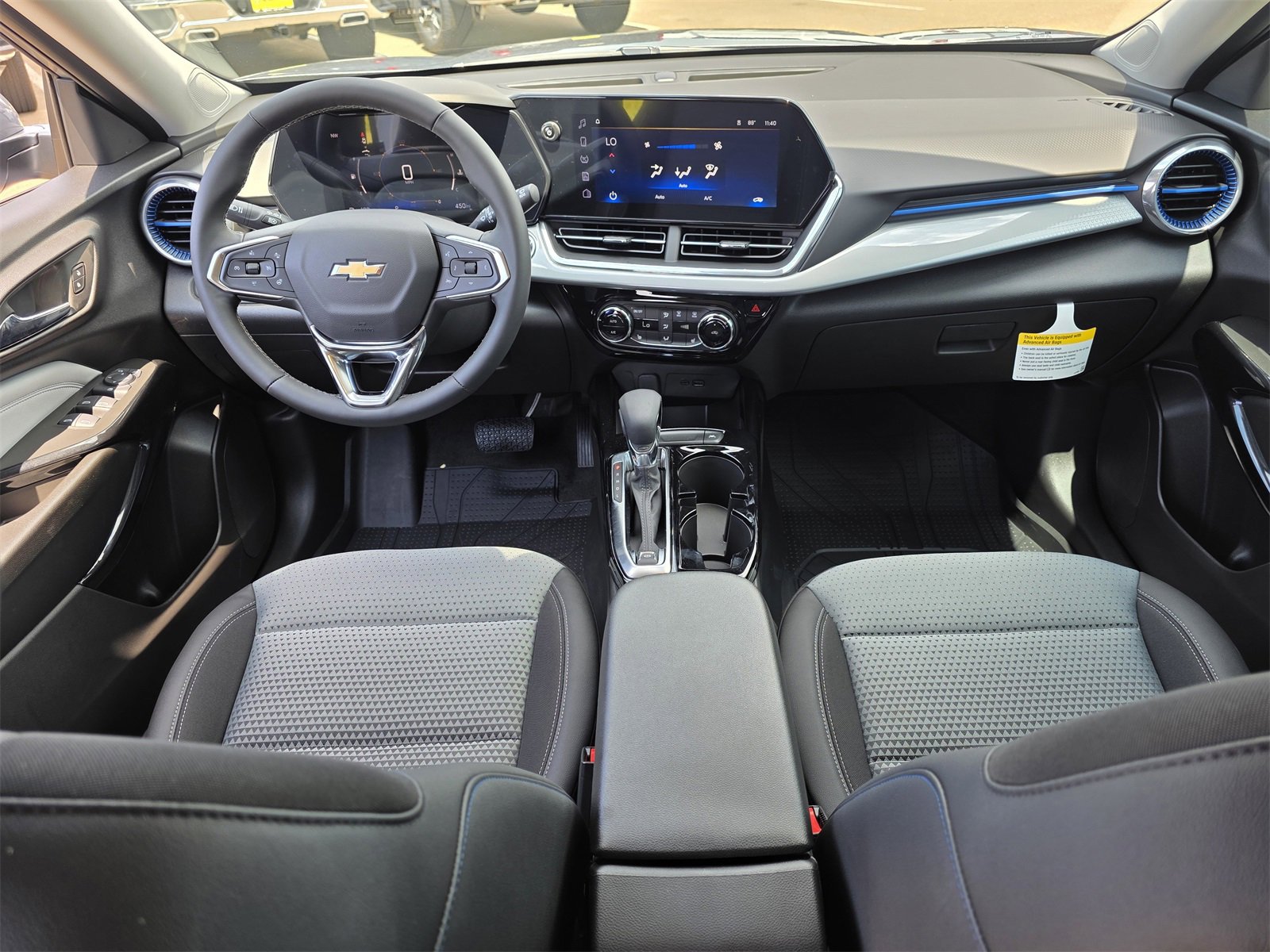 2025 Chevrolet Trax LT photo 8