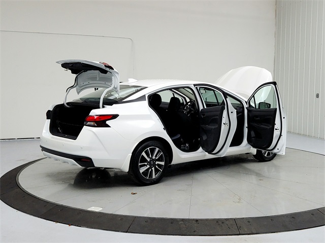 2025 Nissan Versa 1.6 SV photo 14