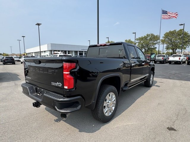 2025 Chevrolet Silverado 3500HD High Country photo 2