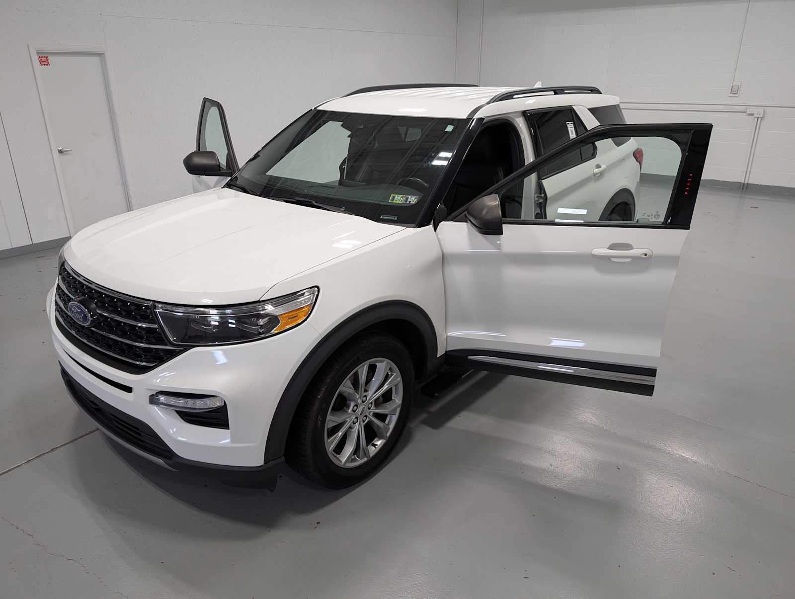 2020 Ford Explorer XLT photo 13