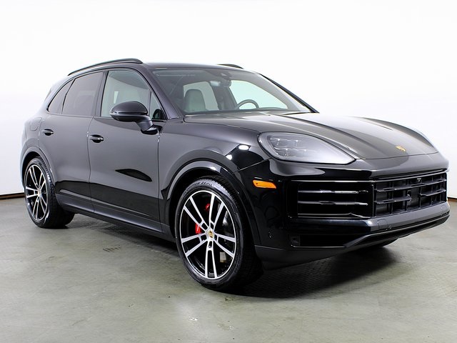 2025 Porsche Cayenne S photo 9
