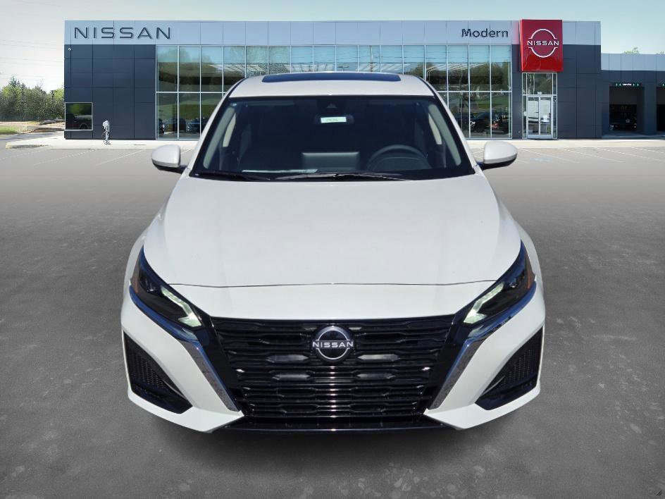 2025 Nissan Altima SL photo 2