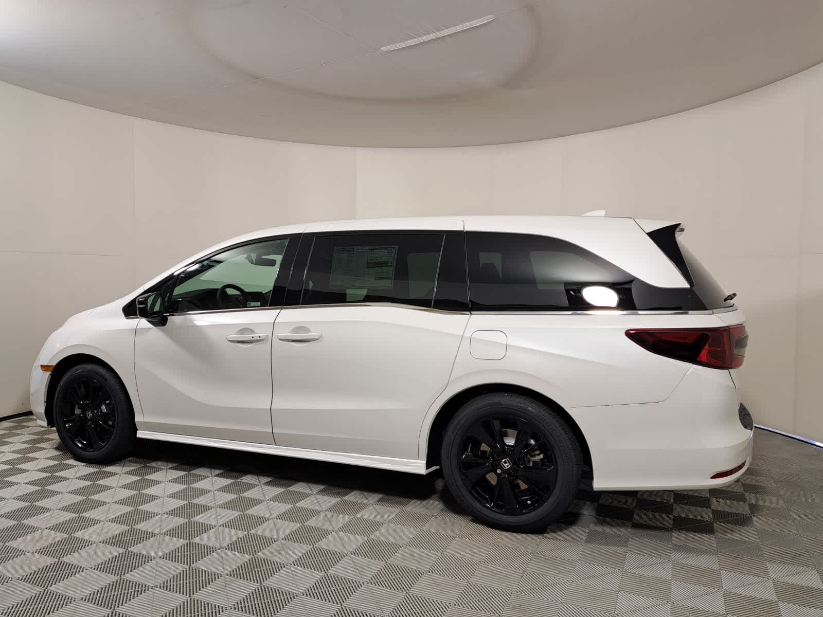 2024 Honda Odyssey Sport photo 3