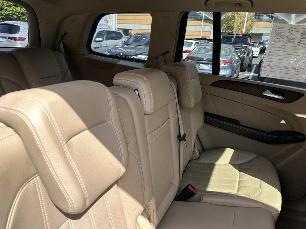 2016 Mercedes Benz GL 450 photo 27