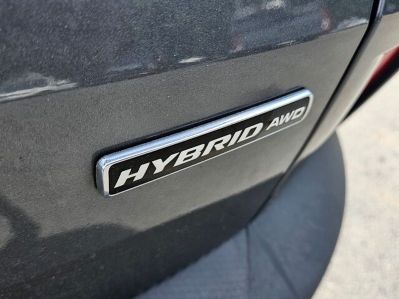 2022 Ford Escape Titanium Hybrid photo 12