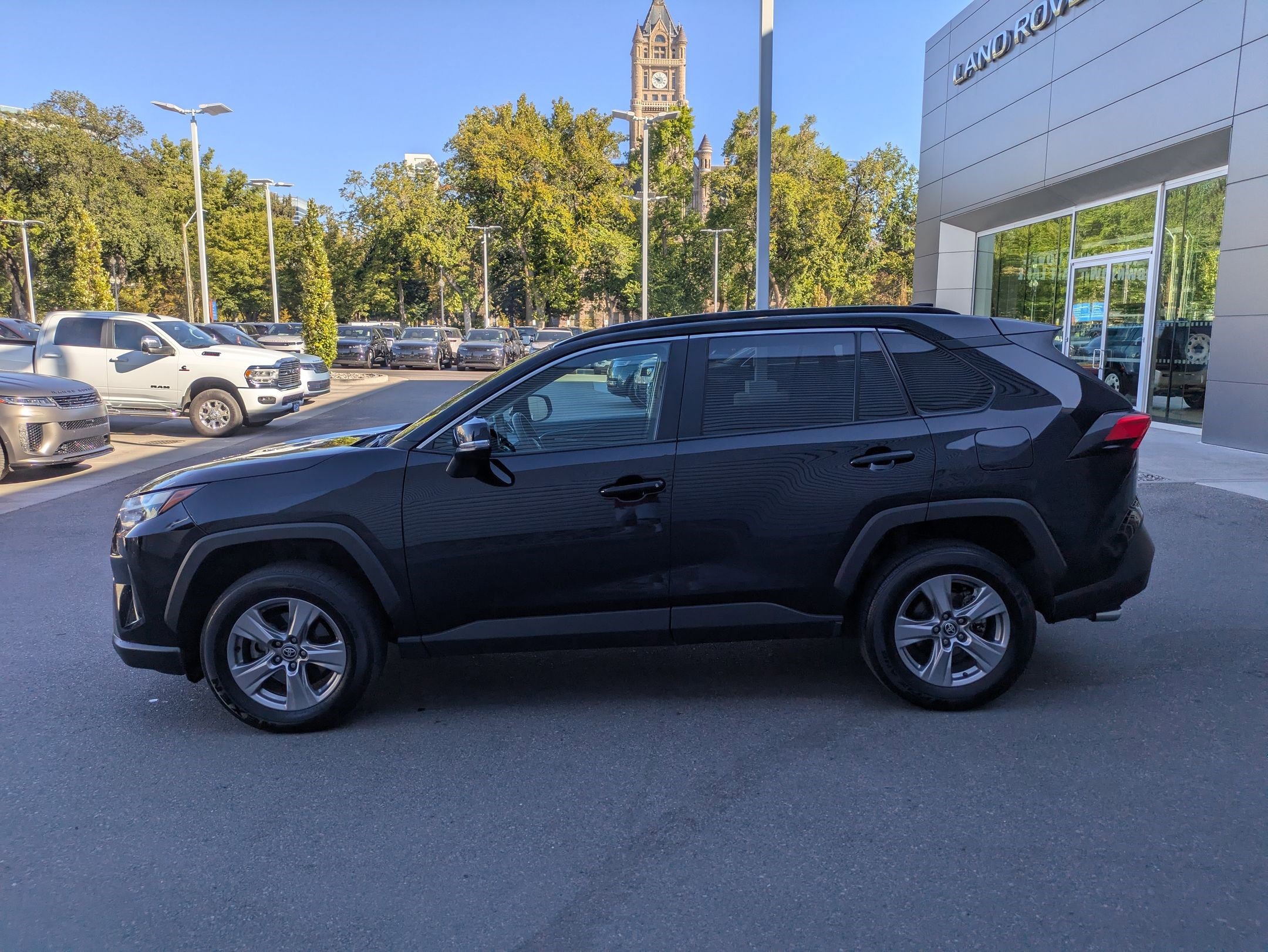 2024 Toyota RAV4 XLE photo 7