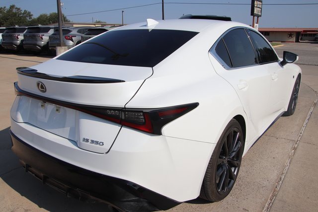 2024 Lexus IS 350 F SPORT photo 9