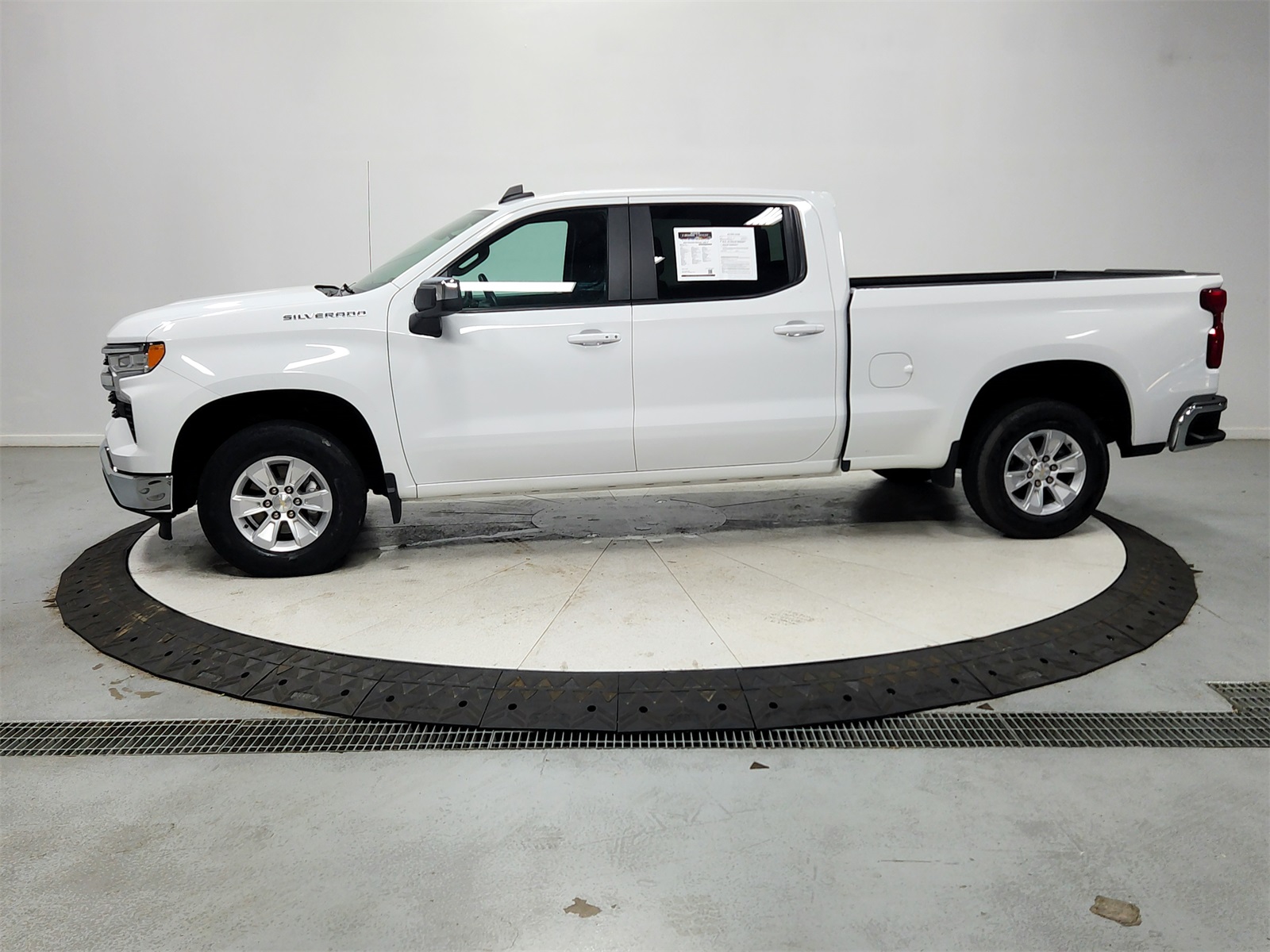 2024 Chevrolet Silverado 1500 LT photo 4