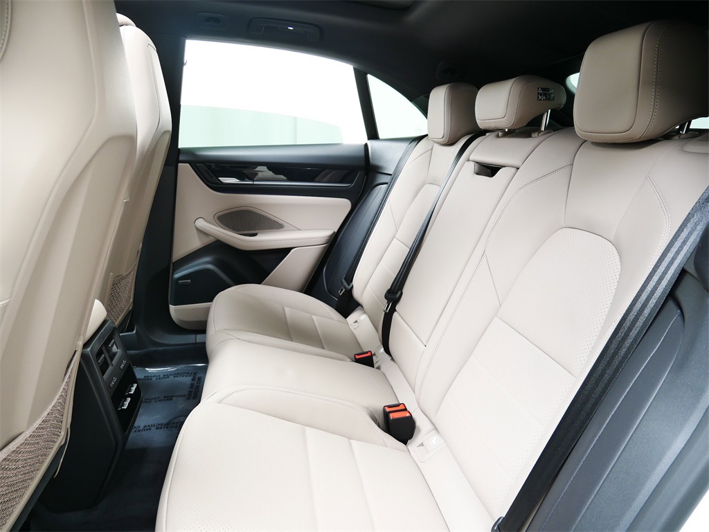 2025 Porsche Macan Electric 4 photo 13