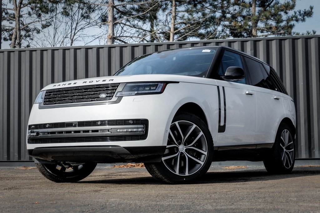 2025 Land Rover Range Rover SE's photo