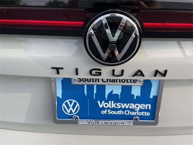 2025 Volkswagen Tiguan SE R-Line Black photo 8