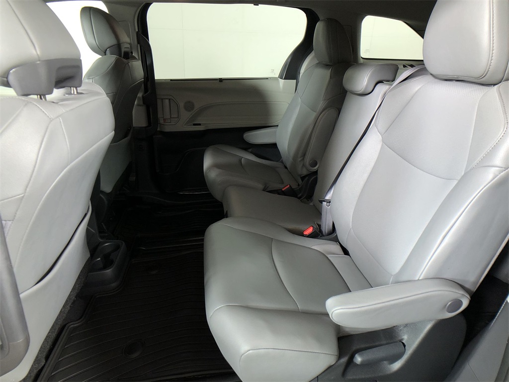 2024 Toyota Sienna XLE photo 23