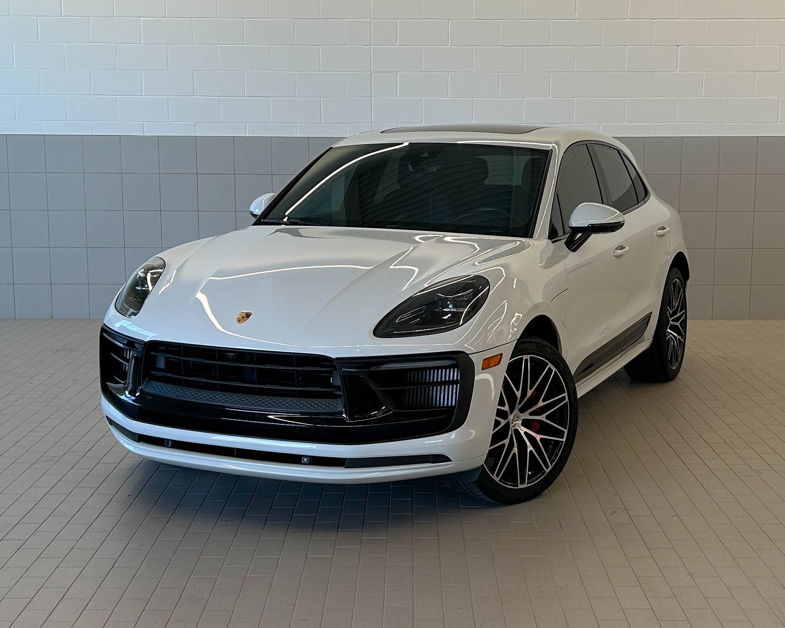 2022 Porsche Macan S's photo