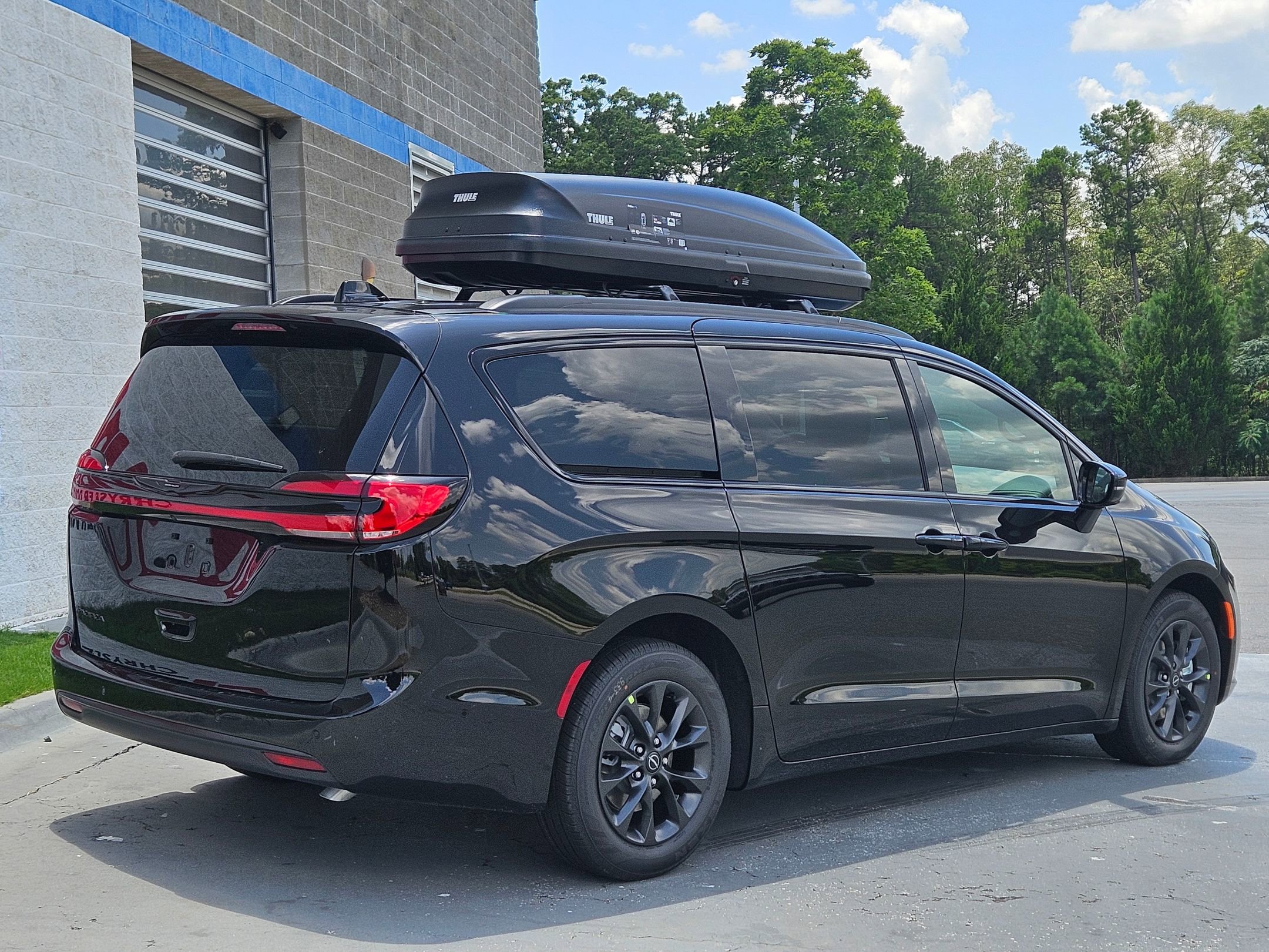 2025 Chrysler Pacifica photo 7