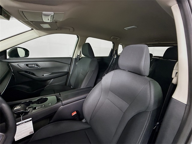 2025 Nissan Rogue S photo 4