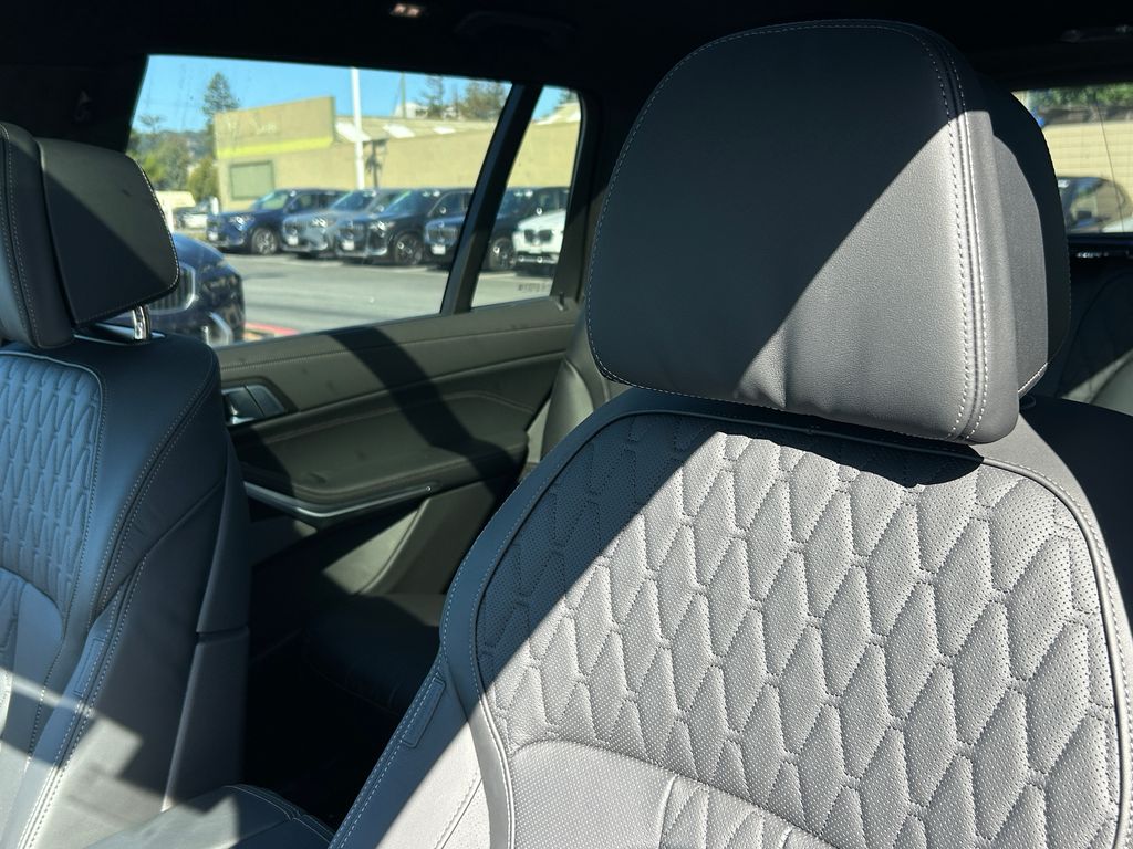 2026 Bmw X7 M60i photo 14