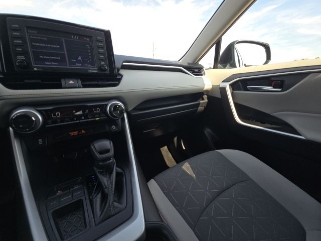2021 Toyota RAV4 XLE photo 20