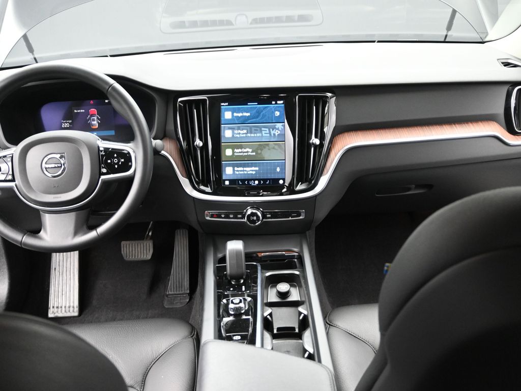 2024 Volvo S60 B5 Plus photo 10