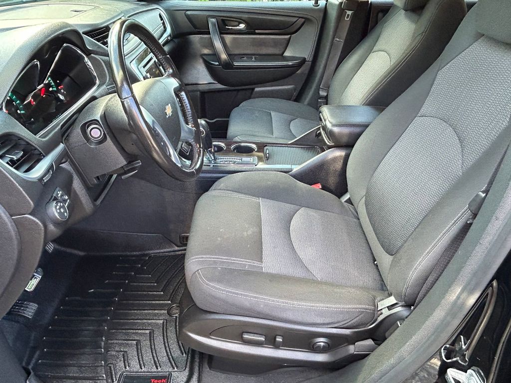 2017 Chevrolet Traverse 1LT photo 10