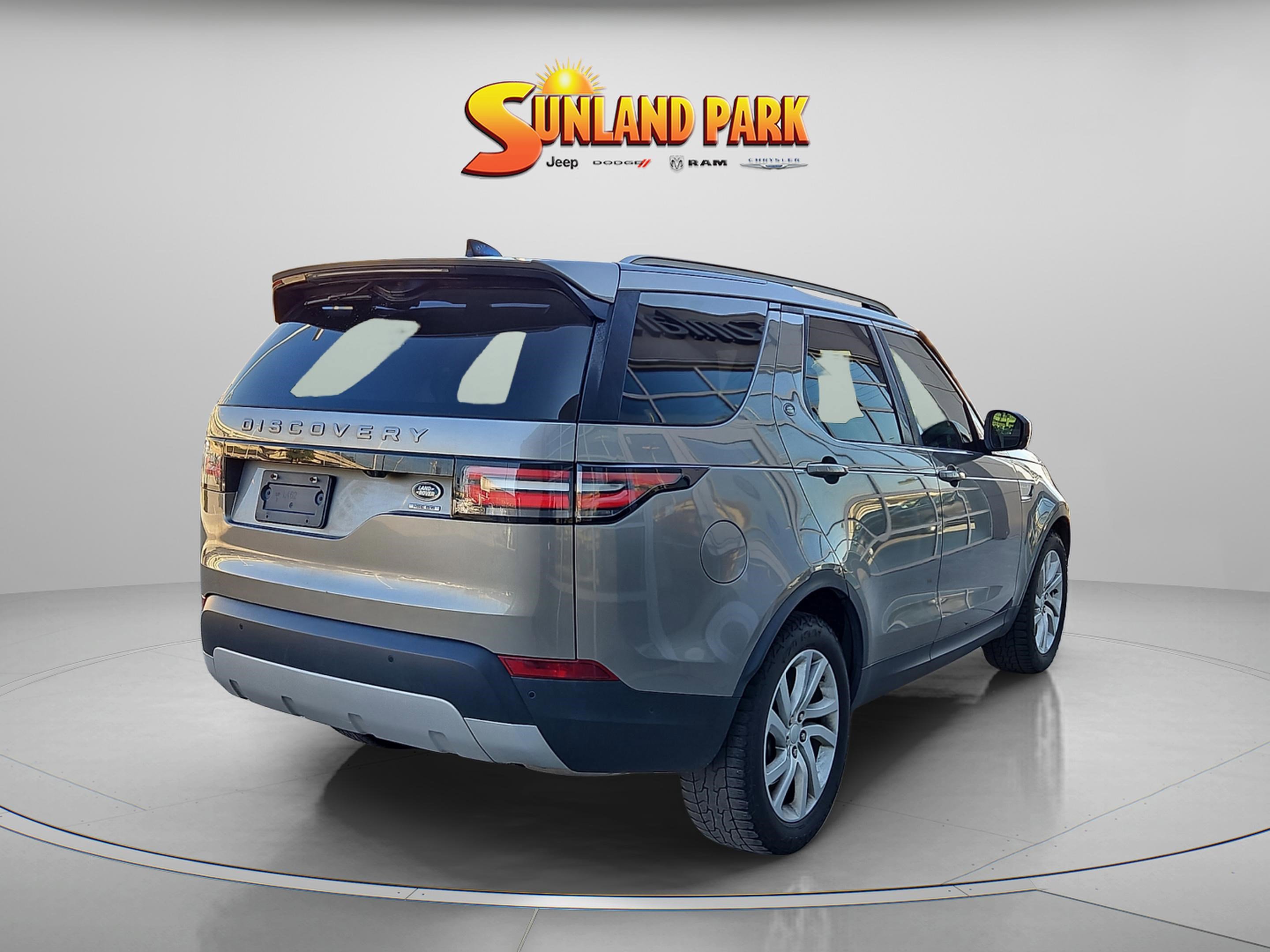 2017 Land Rover Discovery HSE photo 4