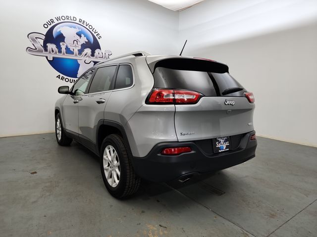 2016 Jeep Cherokee Latitude photo 4