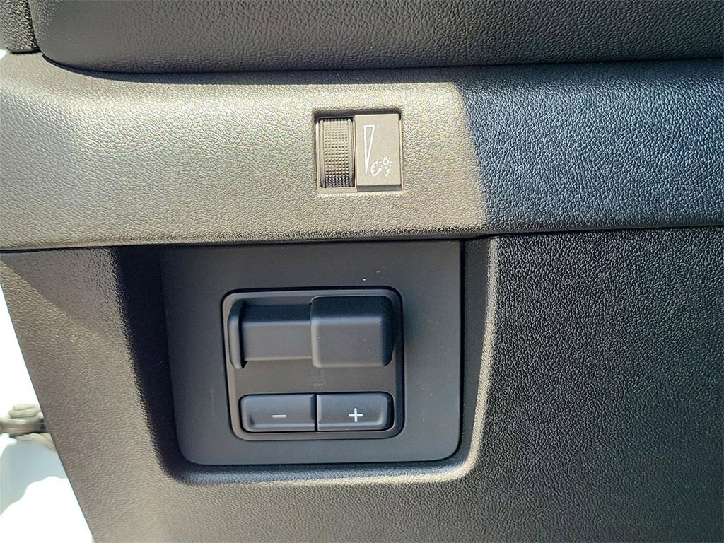 2025 Chevrolet Colorado Work Truck LT photo 8